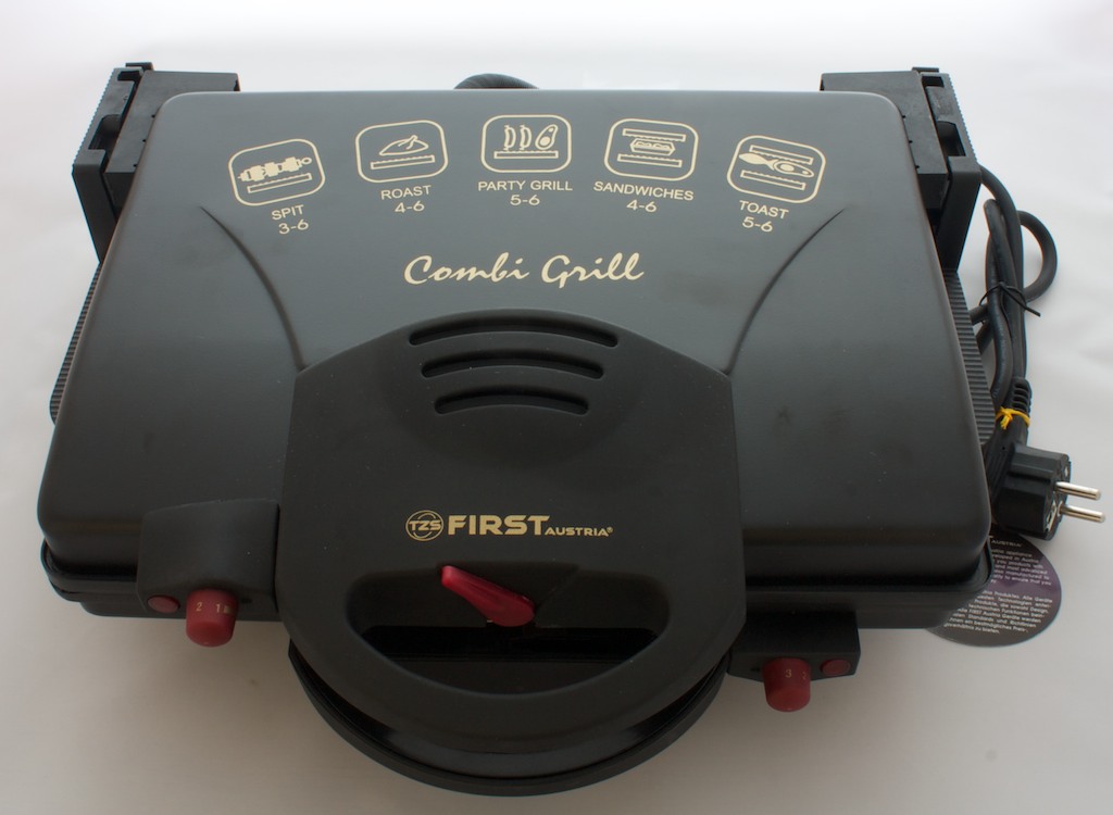 Combi Grill FA-5330 является типичным представителем электрических контактных грилей